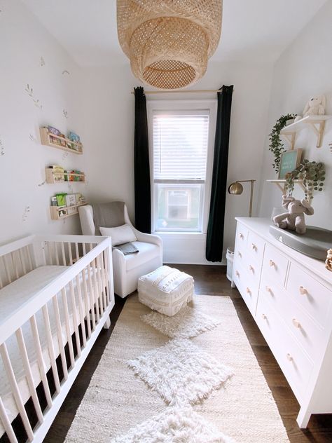 Small Room Nursery, Tiny Nursery, Small Baby Room, Small Space Nursery, Baby Nursery Inspiration, Baby Room Organization, Baby Room Themes, Baby Room Neutral, Baby Nursery Neutral