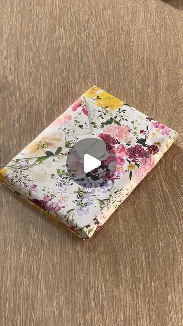 Bespoke Letterpress on Instagram: "Ever wondered our magic trick for gift wrapping books (and journals)? Well here you go!

Our top tip is to start with a square sheet of wrap, fold on the diagonal and get that first corner to meet with the centre of your book cover. It’s as easy as that!! Happy wrapping 🎀 

#giftwrapping #giftwrap #wrappinggifts #tutorial #howto" Gift Wrapping Books, How To Wrap A Book, Book Wrapping Ideas, Wrapping Books, Bespoke Letterpress, Brown Paper Packages, Wrapping Gifts, Magic Tricks, Brown Paper