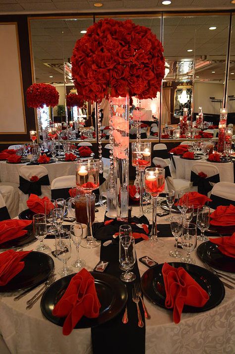 Quince Venue Ideas Red And Black, Debut Theme Ideas 18th Black And Red, Red And Black Venue Quince, Red Quince Tables, Black And Red Wedding Venues, Maskerade Quinceanera Ideas, Red And Black Wedding Ideas On A Budget, Quince Masquerade Theme, Casino Sweet 16