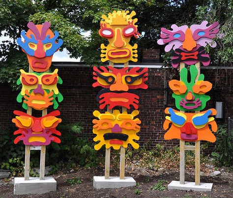 Modern Totem Pole Art, Brick Crafts, Tulip Decor, Collaborative Art Projects, Pole Art, Cardboard Box Crafts, Art Beat, Classroom Art Projects, Cardboard Sculpture