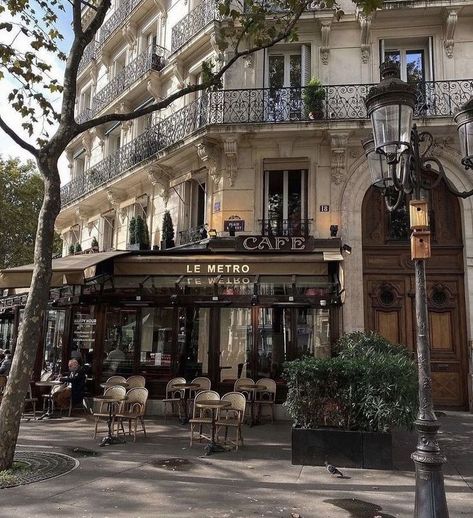 Paris Vibes, Parisian Lifestyle, Parisian Life, French Cafe, Paris Aesthetic, Paris Cafe, Living In Paris, Paris Apartments, City Aesthetic