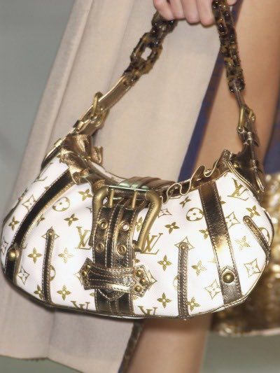 Louis Vuitton 2000s Bag, Louis Vuitton Runway, 2000s Runway, 2000s Bags, Luxury Bags Collection, Fashion School, Girly Bags, Luxury Purses, Pretty Bags