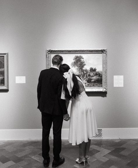 Gallery Engagement Photos, Engagement Photos Museum Aesthetic, Engagement Photo Inspo Classy, Engagement Photos Long Dress, Art Museum Wedding Photos, 2024 Engagement Photos, The Met Engagement Photos, Museum Couple Photos, Vintage Film Engagement Photos