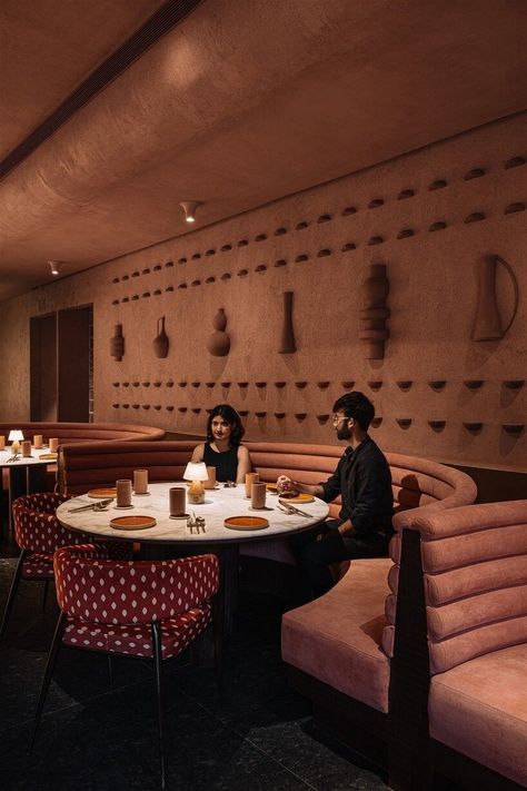 tactile earthen surfaces capture essence of jaipur at idyll restaurant in bengaluru Modern Restaurant Bar Design, Rustic Restaurant Design, Indian Restaurant Design, South Indian Restaurant Interior Design, Indian Plates, Indian Restaurant Interior Design, Modern Indian Restaurant, Indian Bar, Delhi Restaurants