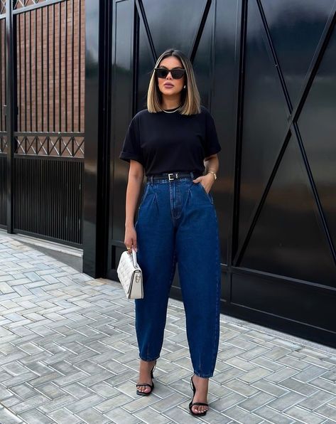 Classy Cookout Outfit, Mom Classy Outfits, Easy Chic Style, Cute Casual Outfits For Winter Jeans, Casual Outfit Inspo Simple, Casual Chic Outfit Ideas, Black Jean Outfits For Women, Look Chic Elegante, Look Casual Chique