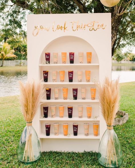 Boba Tea Wedding, Tea Stand Ideas, Boba Bar Wedding, Boba Decor, Wedding Boba, Boba Stand, Boba Station, Event Promotion Ideas, Drinks Stand