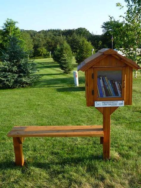 Cute Little Free Library Design Ideas, Recycling for Gifts and Yard Decorations Little Free Library Plans, Tiny Library, Street Library, Library Plan, Mini Library, Library Inspiration, Lending Library, Community Library, Book Exchange