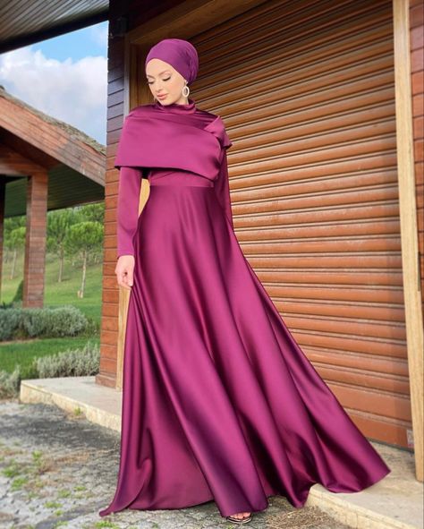 Eveninggown - satin dresses Trendy Abaya Designs, Dresses Ideas For Women, Trendy Abaya, Materials Gown Style, Summer Casual Dresses, Dinner Gowns, Unique Party Dresses, Neat Casual Outfits, Lover Dress