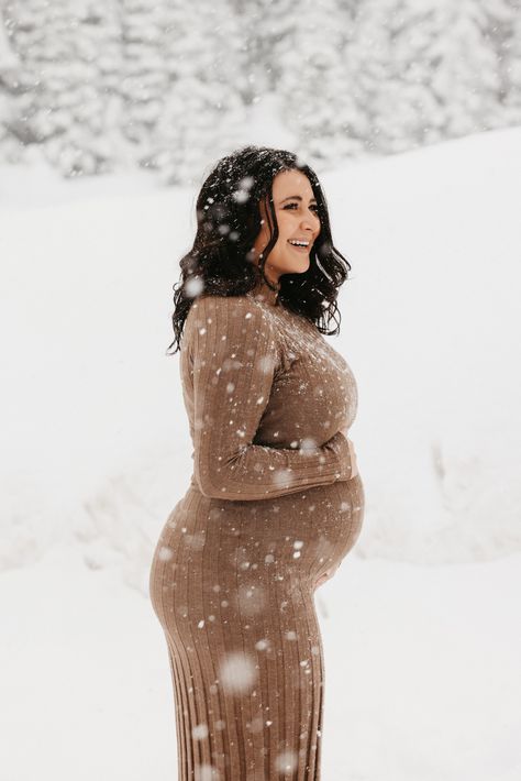 Maternity Christmas Pictures, Snow Maternity Photos, Bohemian Maternity Photos, Winter Pregnancy Photoshoot, Christmas Pregnancy Photos, Winter Pregnancy Announcement, Winter Maternity Pictures, Winter Maternity Shoot, Maternity Photography Fall