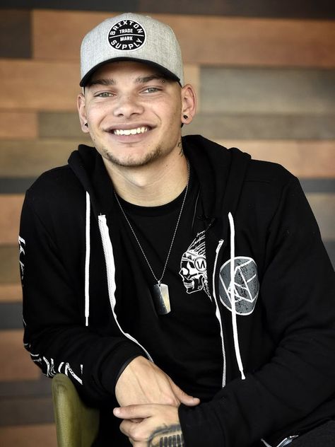 Raising Kane Brown: Biracial singer forges own path in country music Kane Brown Songs, Kane Brown Music, Male Country Singers, Country Girl Problems, Kane Brown, Lady Antebellum, Country Girl Quotes, Country Music Lyrics, Chris Young