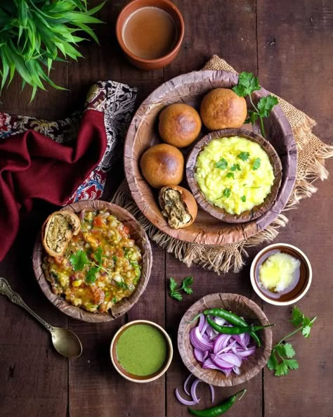 Explore the Bihari cuisine in Delhi by visiting these restaurants that serve the best Litti Chokha around town. Easy Corn Recipes, Litti Chokha, Indian Food Culture, Indian Fast Food, Indian Food Photography, Rajasthani Food, Good Morning Breakfast, Tastemade Recipes, Food Menu Design