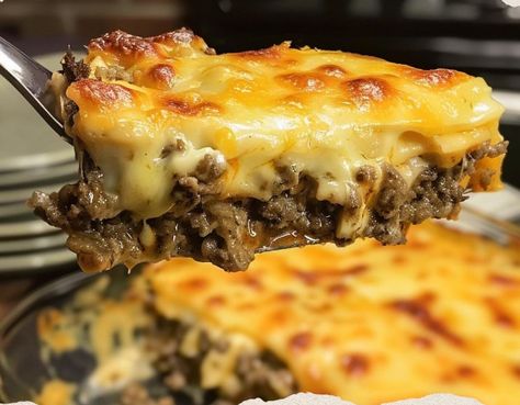 Pioneer Woman Cheeseburger Pie - Pioneer Woman Cheeseburger Pie, Veggie Waffles, Hamburger Pie, Marshmallow Crafts, Cheeseburger Pie, Beef Pies, Bisquick Recipes, Low Fat Cheese, Hamburger Meat Recipes