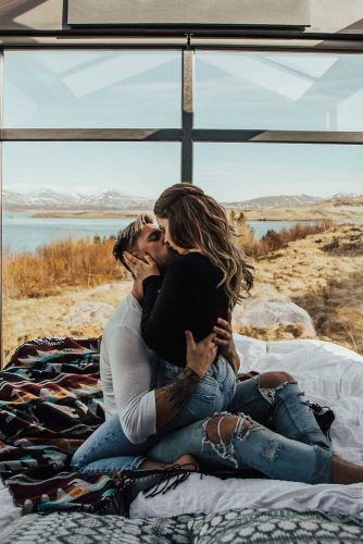 Couple Photoshoot Poses Sensual Poses, Wild Couple Photoshoot, One Year Anniversary Ideas, Year Anniversary Ideas, Poses Pictures, Romantic Photoshoot, Couples Vacation, Shotting Photo, Pics Ideas