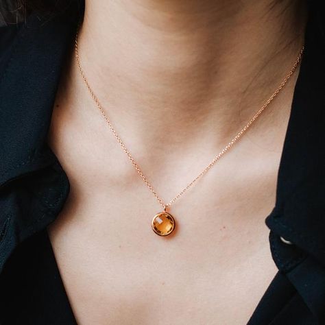 Mothers Day Gift, Dainty Citrine necklace in 14K rose gold. Natural citrine pendant on 14K solid rose gold chain with a spring clasp. 100% handcrafted with love!PRODUCT DETAILS● Metal: 14K solid gold, 14K white gold or 14K rose gold● Gemstone: Citrine, round briolette cut ● Stone Diameter: 10mm (0.4in)● Length: 39cm (15.5in) to 47cm (18.5)HOW TO ORDER - CUSTOM ORDERS●Choose from the drop down menus the available options (Ring size, Metal) and leave us a note for any special requirements.●For spe خواتم خطوبة, November Birthstone Necklace, Silver Pendent, Gem Pendant, Gold Amethyst Ring, Yellow Gems, Light Jewelry, Citrine Jewelry, Citrine Pendant