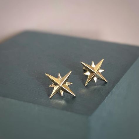 https://www.instagram.com/p/Br8o3-6nzgP/?utm_medium=share_sheet Star Jewelry Aesthetic, Compass Star, Silver Engraved Bracelet, Rose Gold Earrings Studs, Handmade Gold Jewellery, Long Pearl Necklaces, Jewelry Logo, Pearl Jewelry Necklace, Classy Jewelry