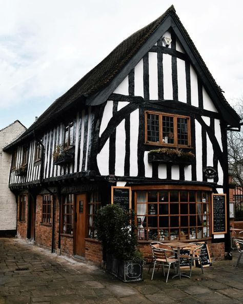 Old bakery tea room- Newark, England Bakery Exterior, Old Bakery, Newark On Trent, Tudor Architecture, German Bakery, Cafe Exterior, Small Bakery, English Cottages, Tea Rooms