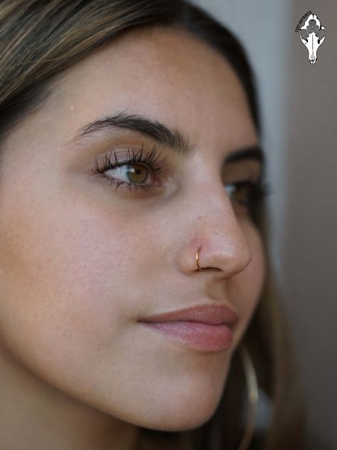 Gold Nostril Ring, Golden Nose Piercing, Classy Nose Piercing, Nostril Piercing Hoop, Piercing Spots, Nose Piercing Gold, Noise Piercing, Gold Nose Piercing, Unique Ear Piercings