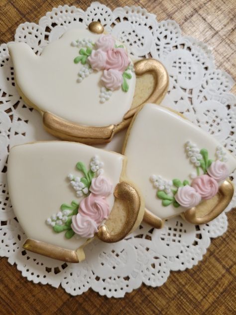 Teapot Cookies Royal Icing, Tea Cup Decorated Cookies, Teacup Cookies Royal Icing, Teapot Cookies Decorated, Teacup Decorated Cookies, Tea Pot Cookies Decorated, Bridal Tea Cookies, Tea Party Sugar Cookies Decorated, Tea Cup Cookies Royal Icing