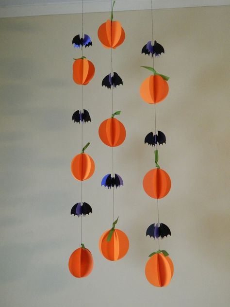 Halloween Garland/ Paper Garland / Halloween Decorations/ 3D - Etsy Vietnam Halloween Girlande, Cheap Diy Halloween Decorations, Garland Paper, Garland Halloween, Halloween Decorations For Kids, Halloween Crafts For Toddlers, Homemade Halloween Decorations, Halloween Arts And Crafts, Halloween Classroom