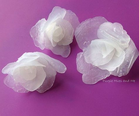 hot glue flowers, crafts, diy, home decor 4x4 Snowman, Hot Glue Flowers, Hot Glue Art, Diy Glue, Whimsical Flower, Glue Art, Diy Flores, Making Flowers, Patio Lights