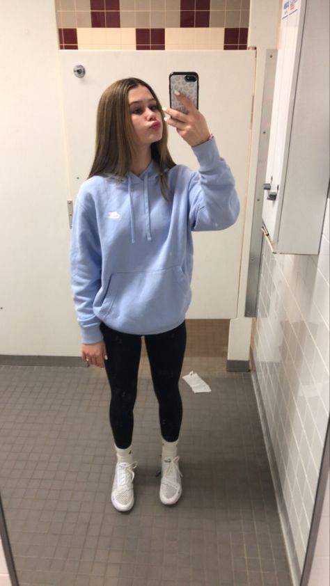 Girl In Leggings Outfit, Nike And Leggings Outfit, Leggings Outfit Inspiration, White Girl Aesthetic Outfits Basic, Outfit Ideas Basic School, Athletic Style Outfits, Sporty Girl Outfits For School, Straight Girl Outfits, Basic White Girl Outfit Winter