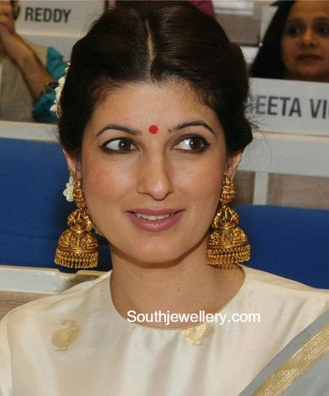 Twinkle Khanna in Lakshmi Nakshi Jhumkas Nakshi Jhumkas, Temple Jewellery Jhumkas, Temple Jewellery Earrings, Twinkle Khanna, Temple Jewelry Necklace, Gold Jhumka Earrings, Antique Gold Jewelry Indian, Antique Jewellery Designs, Antique Bridal Jewelry