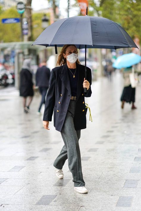 8 Cool Rainy-Day Outfit Ideas | Who What Wear Cold Rainy Day Outfit Work, Cold And Rainy Outfit, Rainy Outfit Ideas, Rainy Day Work Outfit, Outfit For Rainy Day, Rainy Spring Outfit, Raining Day Outfit, Rainy Weather Outfits, Rainy Day Outfit For Work Office