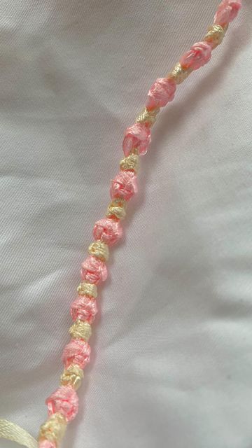 Rose Bracelet Pattern, Ribbon Bracelet Tutorial, Ribbon Bracelet Diy, Bracelet With Ribbon, Ribbon Crochet, Accessories For Summer, Contemporary Crochet, Diy Choker, Ribbon Ideas