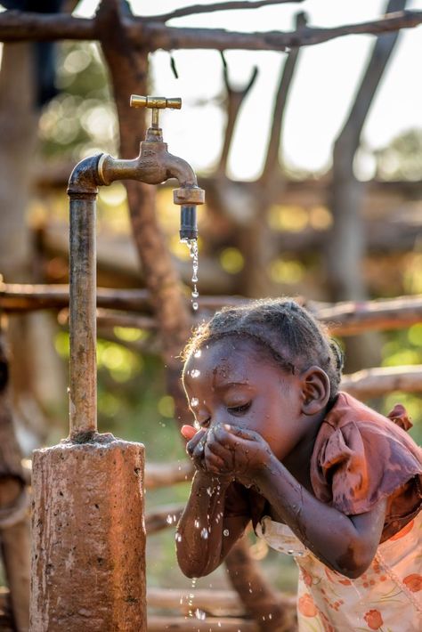 I'm Participating in the Global 6K for Water. Will you? // Tried and Tasty | #sponsored Foto Langka, World Vision, Kids Around The World, African Children, African People, Poor Children, Foto Art, People Of The World, 인물 사진