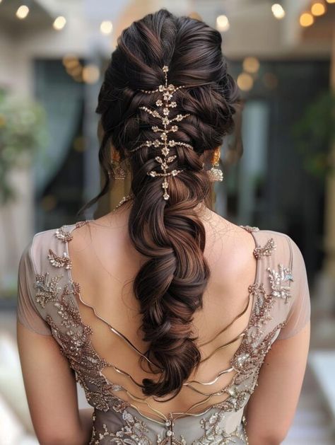 Trendy Wedding Hairstyles Indian, Messy Braid Indian Wedding, Hairstyle For Parties, Bridal Hairstyles For Wedding, Party Hairstyles For Medium Hair, Elegant Curls, Messy Braided Hairstyles, Bun Ideas, Messy Braid