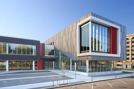 Cedar Rapids Public Library - Metal Design Systems Circular Architecture, Library Exterior, Architecture Library, Public Library Design, Shaw Contract, School Building Design, Factory Architecture, Architect Magazine, Library Architecture