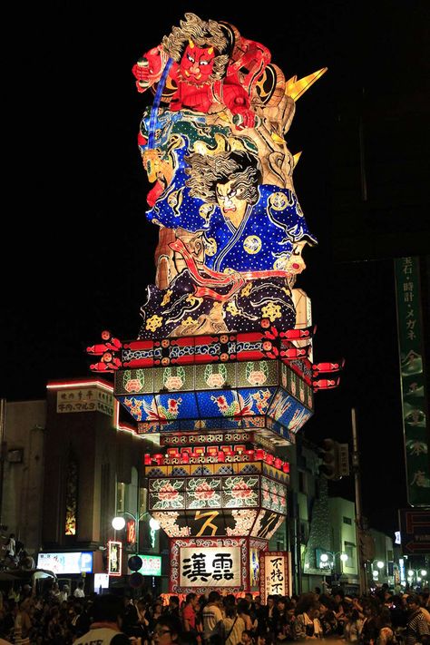 August 2-7 Nebuta Matsuri |   Aomori City, Aomori Prefecture The Nebuta Matsuri features festival floats with huge lanterns, some measuring more than 10 meters. The festival attracts several million visitors every year. Aomori Nebuta Matsuri, Gion Matsuri Festival, Nebuta Matsuri, Nebuta Festival, Japanese Floats, Japanese Culture Art, Matsuri Festival, Fuji Japan, Eat Fresh