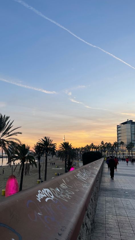 barcelona barcelonetta beach pretty sunset view aesthetic vibe tumblr instagram tt palms travel trip vibing chilling Spain Aesthetics Barcelona, Sunset View Aesthetic, Barcelona Vibes, Barcelona Life, Barcelona Sunset, Spain Vibes, Spain Pictures, Spain Aesthetics, Barcelona Aesthetic