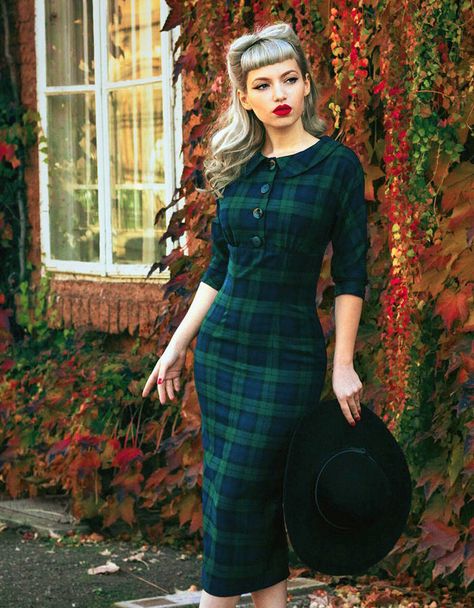 Mode Tartan, Vintage Pencil Dress, Tartan Fashion, Bridget Bardot, Black Watch Tartan, Sewing Dress, Cute Dress Outfits, Look Retro, Tartan Dress