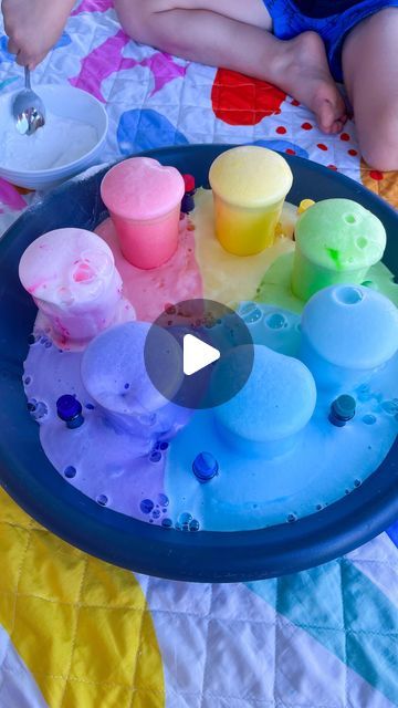 Rainbow Fizz Experiment, Fizzy Rainbow Science Experiment, Color Changing Water Experiment, Bucket Time Ideas, Discovery Activities For Preschoolers, Food Coloring Experiments For Kids, Colors Sensory Activities, Rainbow Experiments For Preschool, Bubble Experiments For Kids