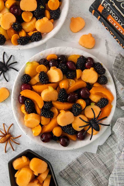 Halloween Fruit Salad (with Honey-Orange Dressing!) - Meaningful Eats Halloween Party Fruit Tray, Halloween Fruit Ideas, Halloween Fruit Salad, Halloween Fruit Platter, Easter Fruit Salad, Thanksgiving Fruit Salad, Halloween Veggie Tray, Meaningful Eats, Thanksgiving Fruit