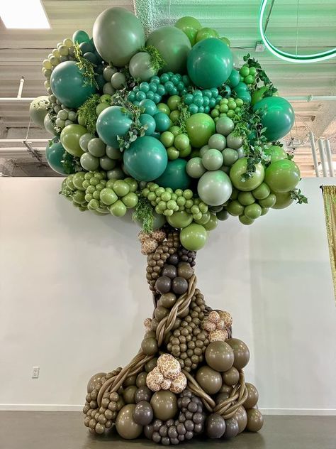 Balloon Artists | Just finished the tree today | Facebook Balloon Garland Tree, Balloon Tree Diy How To Make, Balloon Sculptures Diy, Balloon Tree, Balloon Designs, Balloon Artist, Balloon Display, Dirty 30, Balloon Sculptures