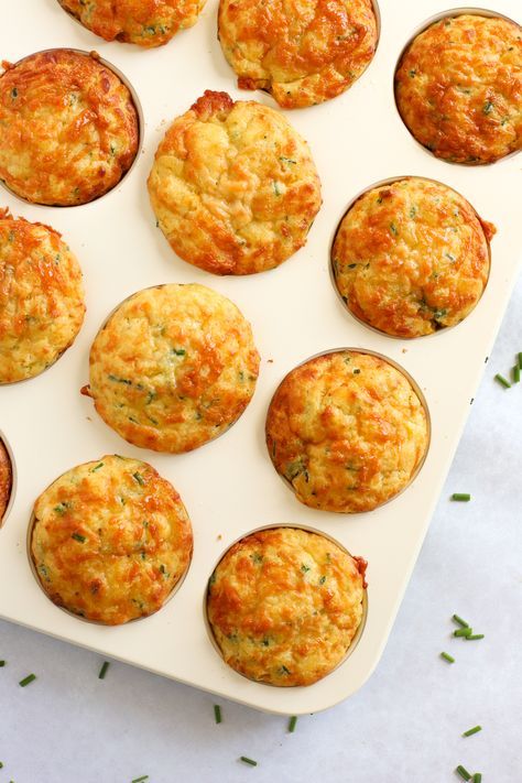 A quick and simple Savoury Muffins recipe. Packed with Cheese and Sweetcorn, these vegetarian bakes make a brilliant lunchbox filler, picnic pack up or breakfast for kids and grown ups too. #lunching #savourymuffins #lunch #vegetarian #lunchbox #tamingtwins Savoury Muffins Vegetarian, Savory Breakfast Muffins, Savory Muffins Recipes, Savory Snack Recipes, Savoury Muffins, Vegetarian Bake, Savory Muffins, Corn Muffins, Cheese Muffins