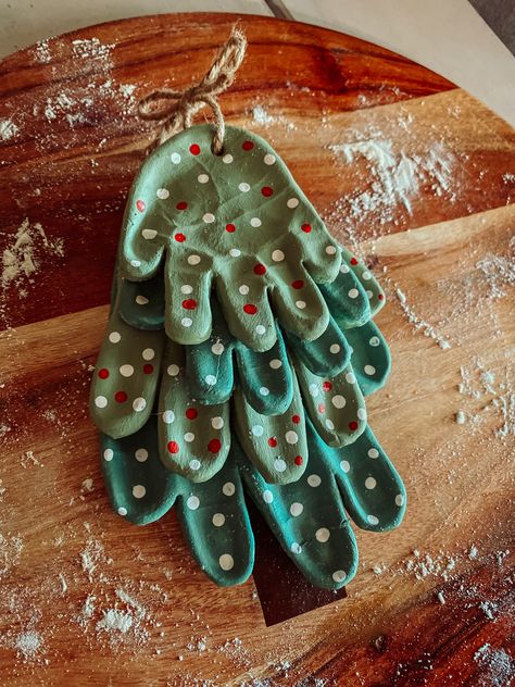 Baby Christmas Crafts, Christmas Decor Ideas 2023, Christmas Decor Ideas Outdoor, Baby Art Projects, Toddler Arts And Crafts, Christmas Decor Ideas Diy, Decor Ideas Diy, Family Crafts, Salt Dough