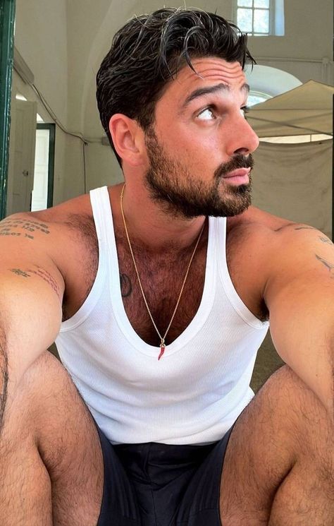 Handsome Italian Men, Anna-maria Sieklucka, Fashion Models Men, Michele Morrone, Scruffy Men, Lgbt T Shirts, Foto Baby, Italian Men, Aesthetic Guys