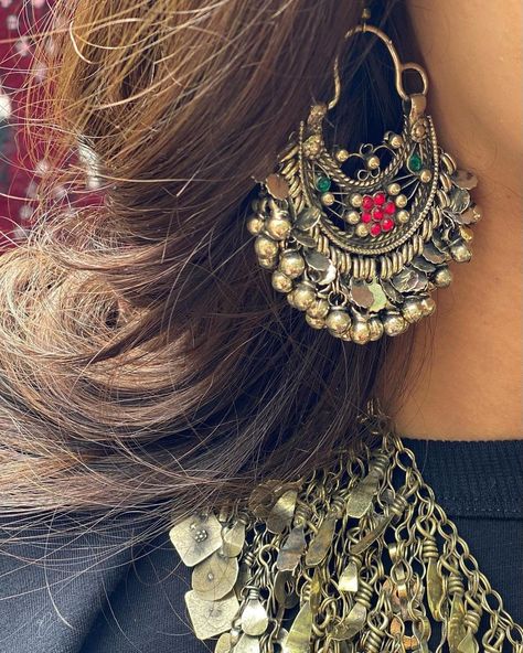 Afghani Aesthetic, Vintage Afghanistan, Afghan Jewellery, Gorgeous Bridal Makeup, Gold Jewelry Aesthetic, Afghanistan Culture, Yoga Drawing, Saree Accessories, Afghan Culture