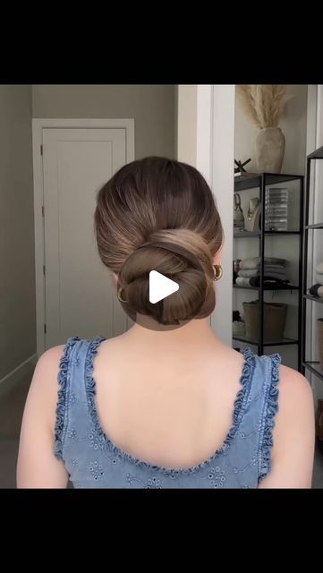 Beauty_ Hacks on Instagram: "Easy hairstyle hack😍🤫
.

.
.
.
.
#hairstyle #hairstylist #hairstyles #hairstyletutorial #hairstyleoftheday #hairstyleideas" Loose Bun Hairstyles, Tommy Richman, Hairstyle Ponytail, Loose Bun, Million Dollar Baby, Hoco Hair Ideas Ponytail, Hoco Hair Ideas Updo Hairstyle, Easy Bun Hairstyles, Natural Hair Tutorials