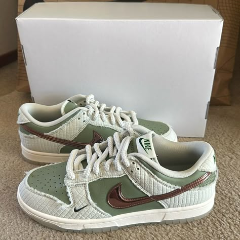 Brand New! Never Been Worn. Nike Kyler Murray Dunk Low 'Be 1 Of One' Size 8 Men/9.5 Women Fq0269-001 Include Original Box, However It Is Half Box So Missing Lid. Funky Shoes Sneakers, Shoes That Go With Everything, Shoe Inspo Aesthetic, Green Dunks, Guys Shoes, Must Have Shoes, Nike Dunk Lows, Nike Shoes For Men, Nike Shoes Men