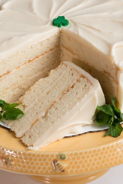 Baileys Irish Cream Cake, Irish Cream Cake, Creme Cake, Irish Foods, Irish Cooking, Irish Dishes, St Patricks Day Food, Irish Food, Baileys Irish Cream