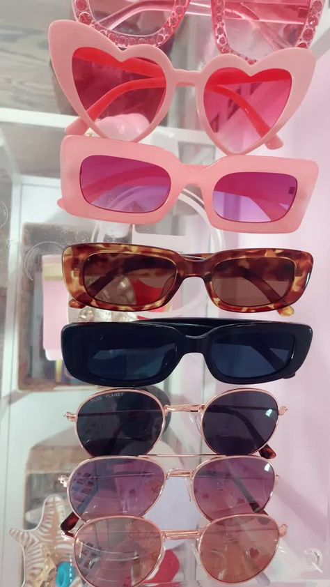 Preppy Glasses, Sunglasses Preppy, Preppy Sunglasses, Preppy Hair, Summer Accessories Beach, Preppy Accessories, Follow For Follow, Preppy Summer Outfits, Taylor Swift Posters