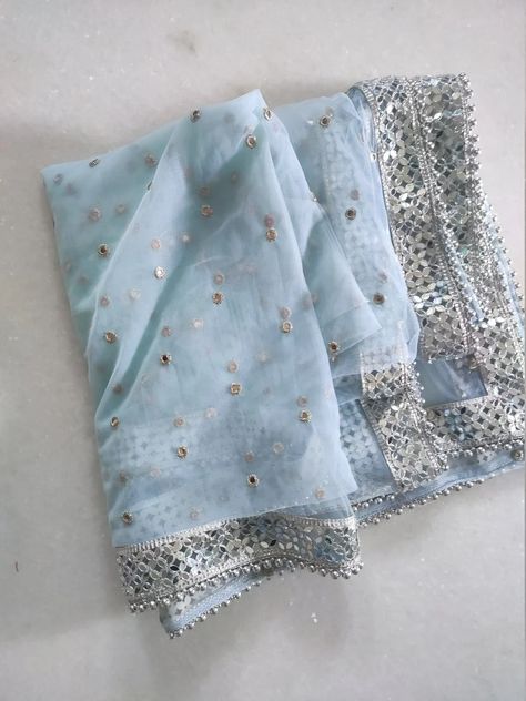 Dupatta Border Designs Ideas, Silver Dupatta, White Indian Outfit, Red Indian Wedding, Khada Dupatta, Linen Dupatta, Gota Embroidery, Indian Dupatta, Dupatta Designs