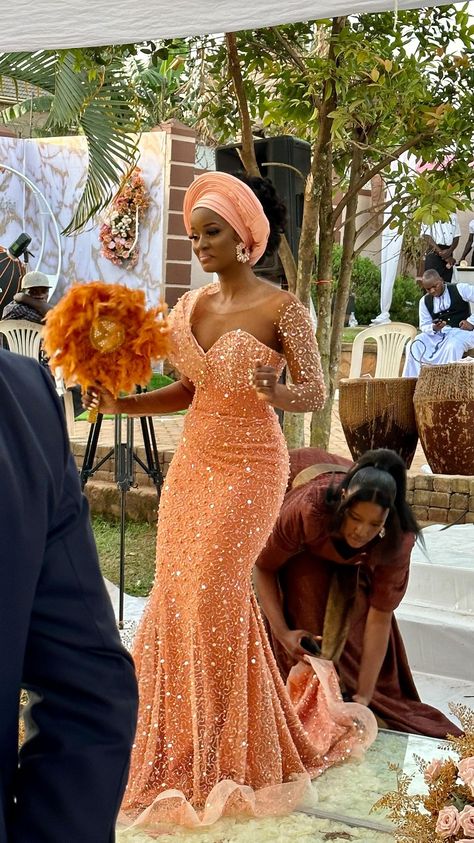 Coloured Wedding Gowns, Stone Dress Design, Traditional African Wedding Dress, African Bride Dress, Gown For Bride, Nigerian Traditional Dresses, Nigerian Wedding Dresses Traditional, African Wedding Dresses, Fancy Gown