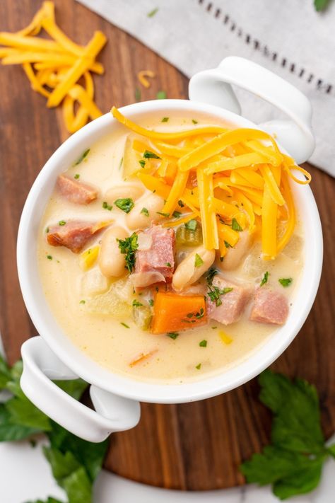 Ham Soup Crockpot, White Bean Ham Soup, Ham And White Bean Soup, Bean Soup Crockpot, White Beans And Ham, Ham Chowder, Pinto Bean Soup, Ham Soup Recipes, Easy Soup Recipe