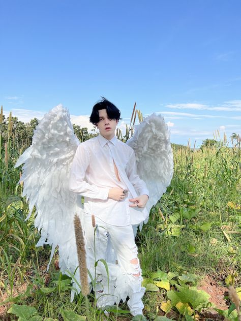 #instagram #aesthetic #wattpad #mensclothing #mensfashion #boys #angel #anjo #angelaesthetic #halloween #halloweenmakeup #halloweenideas #aestheticfeed #aestheticwallpaper #aesthetictumblr #antonsmaniotto #tumblr #pinterestboy #boyfriend #boystyle #boys Male Angel Photoshoot, White Goth Outfit Men, White Goth Outfit, Goth Outfits Men, Parties Outfit, Antonio Smaniotto, Aesthetic Wattpad, Male Angel, White Goth