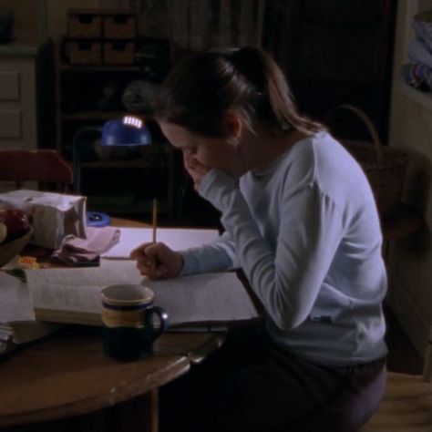 Vivian Core, People Studying, Estilo Rory Gilmore, Jenifer Aniston, Academic Validation, Sense Of Self, Study Board, Study Inspo, Academic Motivation